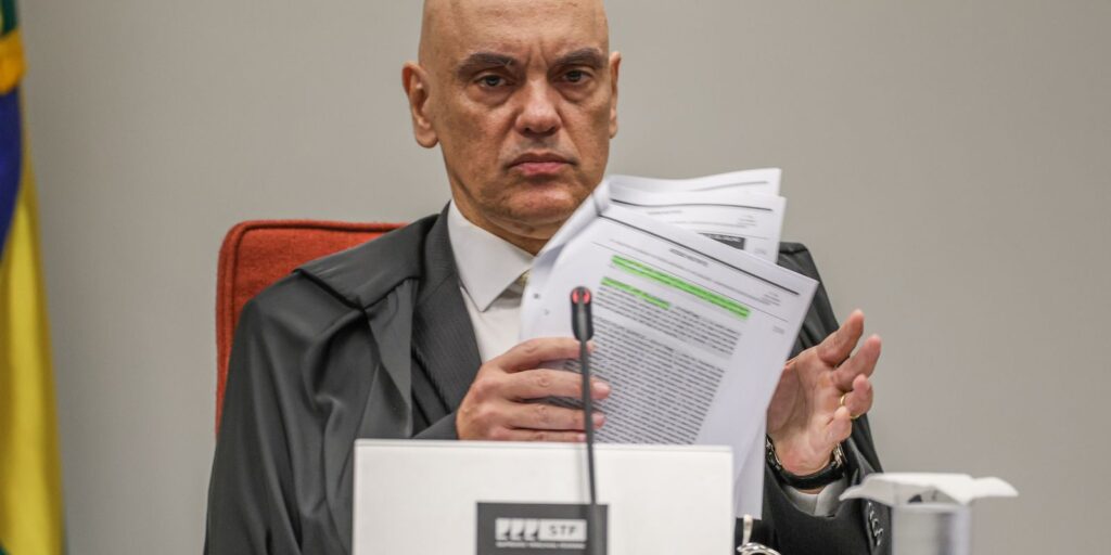 Moraes esclarece decisão que suspende processos sobre dados do Coaf moraes-esclarece-decisao-que-suspende-processos-sobre-dados-do-coaf