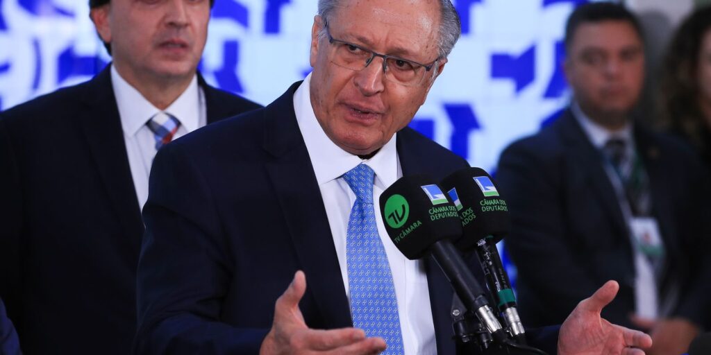 Na Câmara, Alckmin pede urgência em propostas sobre exportações na-camara,-alckmin-pede-urgencia-em-propostas-sobre-exportacoes