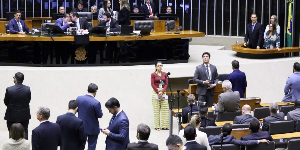 Câmara aprova projeto contra adultização de crianças na internet camara-aprova-projeto-contra-adultizacao-de-criancas-na-internet