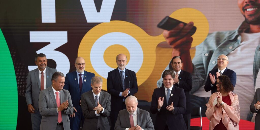 EBC participa da construção da TV 3.0 e celebra assinatura de decreto ebc-participa-da-construcao-da-tv-3.0-e-celebra-assinatura-de-decreto