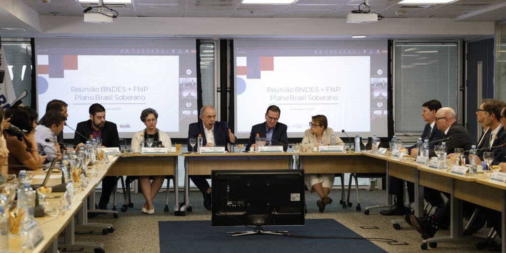 Prefeitos de cidades afetadas pelo tarifaço dos EUA se reúnem no BNDES prefeitos-de-cidades-afetadas-pelo-tarifaco-dos-eua-se-reunem-no-bndes