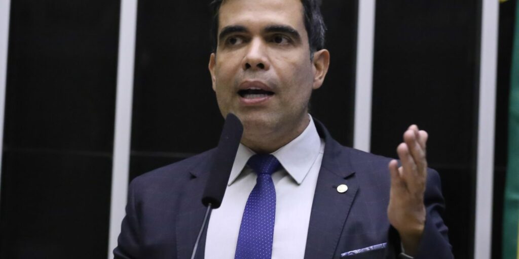 Deputado alvo da PF diz que destinou recursos para cesta básica deputado-alvo-da-pf-diz-que-destinou-recursos-para cesta-basica