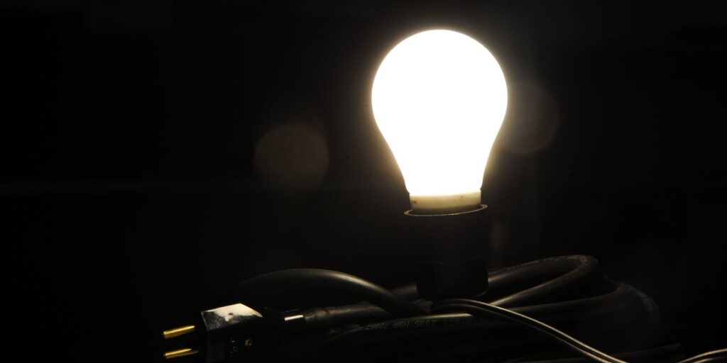 Aneel aponta que furto de energia custou de R$ 10,3 bilhões em 2024 aneel-aponta-que-furto-de-energia-custou-de r$-10,3-bilhoes-em-2024