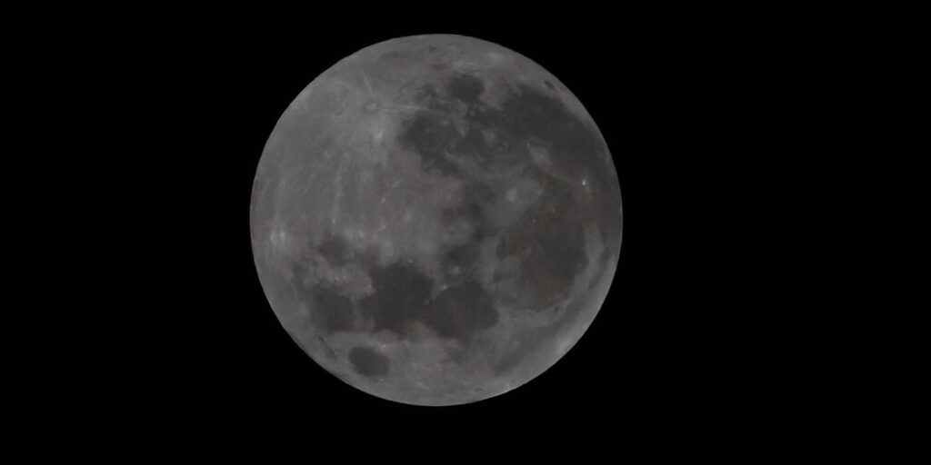 Eclipse total da Lua mais longo do ano ocorre neste domingo eclipse-total-da-lua-mais-longo-do-ano-ocorre-neste-domingo