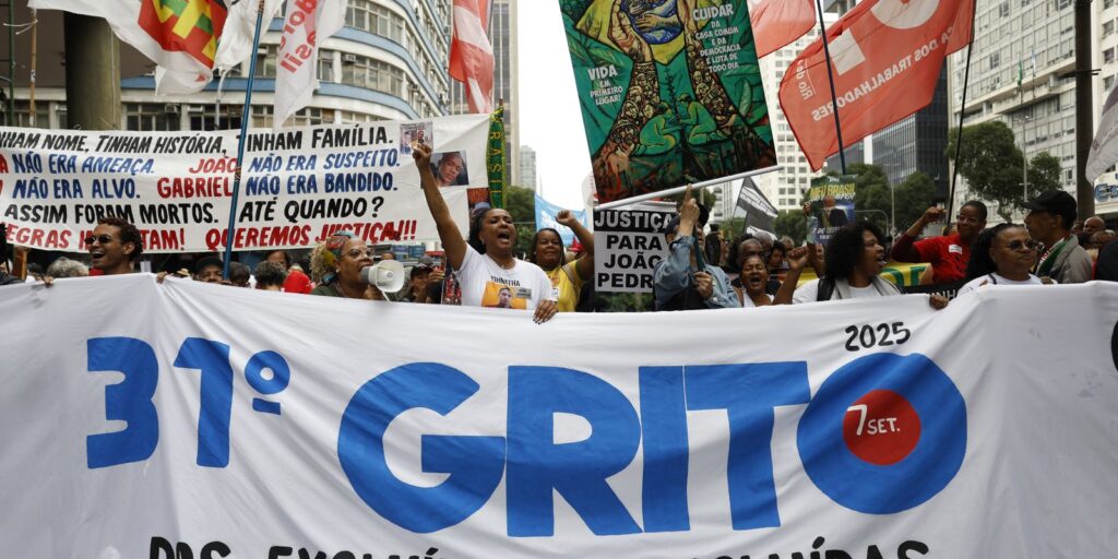 Desfile e Grito dos Excluídos tomam as ruas do centro do Rio desfile-e-grito-dos-excluidos-tomam-as-ruas-do-centro-do-rio