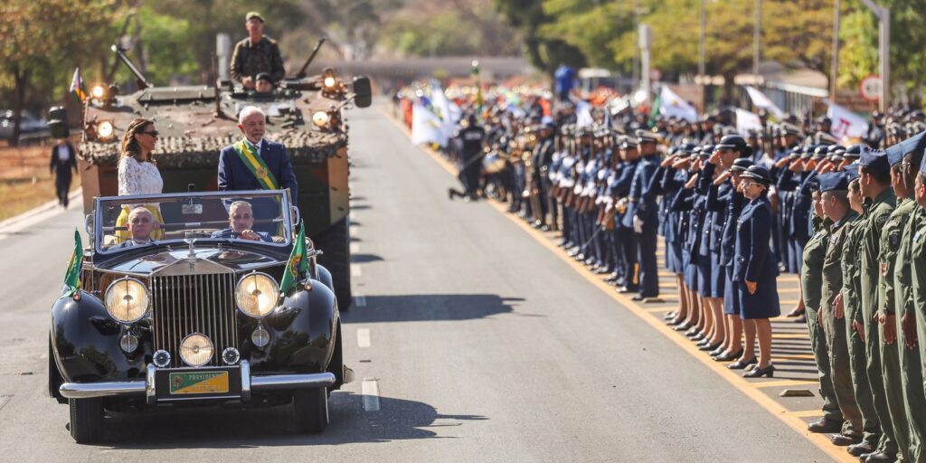 7-de-setembro:-exercito,-marinha-e-aeronautica-desfilam-na-esplanada