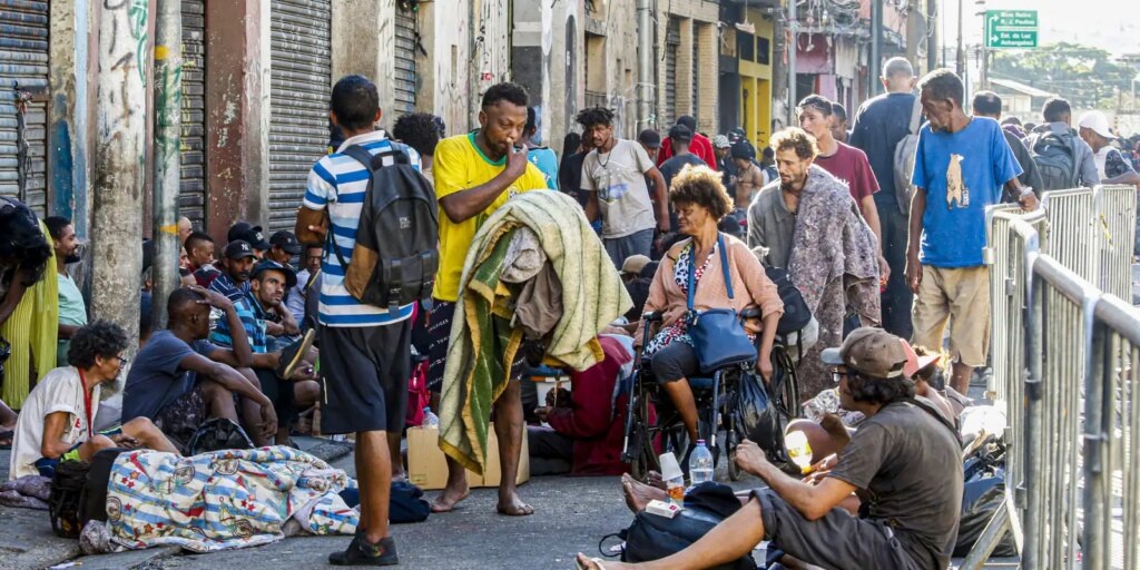 Caminhos da Reportagem mostra conflitos na Cracolândia em São Paulo caminhos-da-reportagem-mostra-conflitos-na-cracolandia-em-sao-paulo