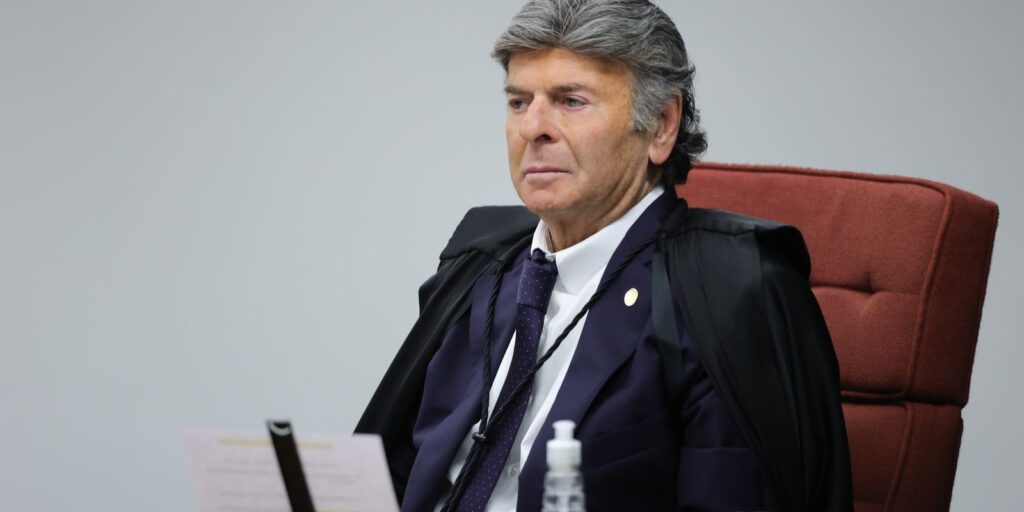 Fux é o terceiro a votar em nova sessão de julgamento de Bolsonaro fux-e-o-terceiro-a-votar-em-nova-sessao-de-julgamento-de-bolsonaro