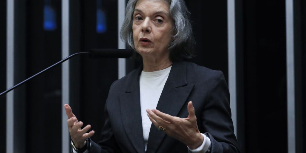 Voto de Cármen Lúcia abre 5º dia de julgamento de Bolsonaro voto-de-carmen-lucia-abre-5o-dia-de-julgamento-de-bolsonaro