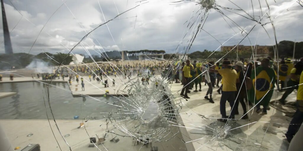 Bolsonaro e aliados deverão pagar R$ 30 milhões pela depredação no 8/1 bolsonaro-e-aliados-deverao-pagar-r$-30-milhoes-pela-depredacao-no-8/1