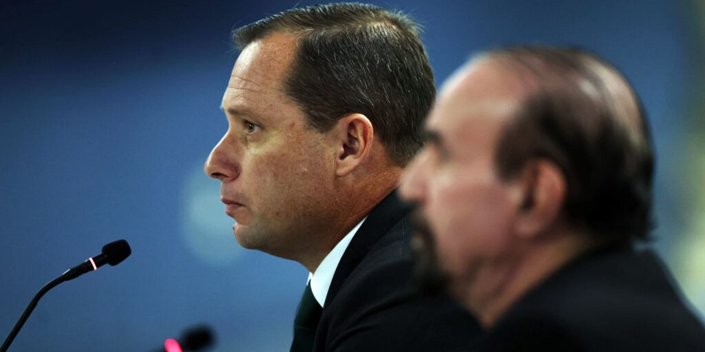 Mauro Cid pede ao STF extinção da pena e devolução de passaporte mauro-cid-pede-ao-stf-extincao-da-pena-e-devolucao-de-passaporte