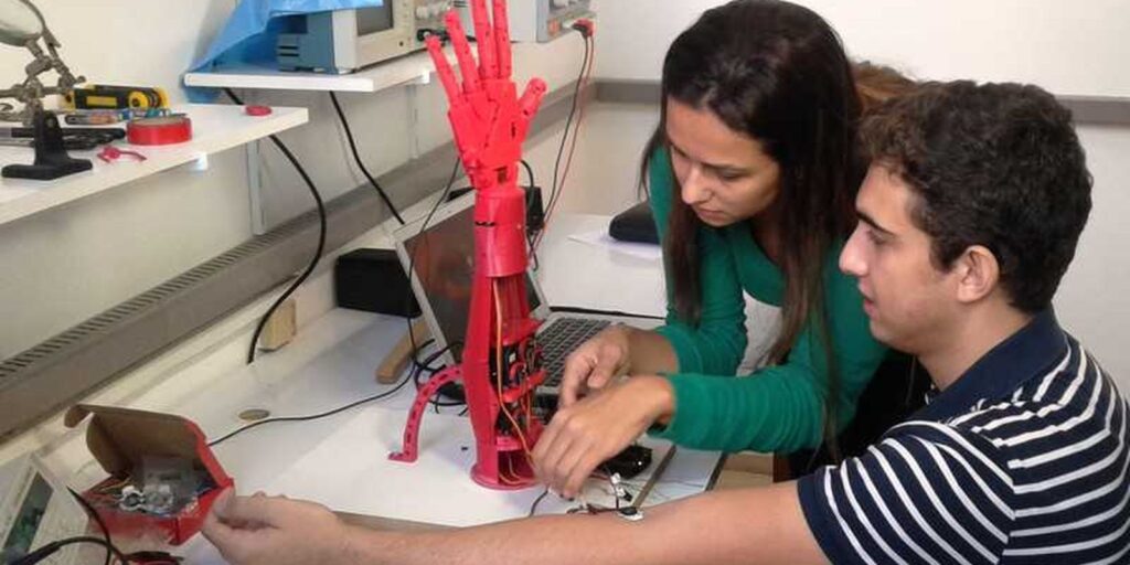 Estudo da CNI aponta 16 profissões do futuro na indústria estudo-da-cni-aponta-16-profissoes-do-futuro-na-industria