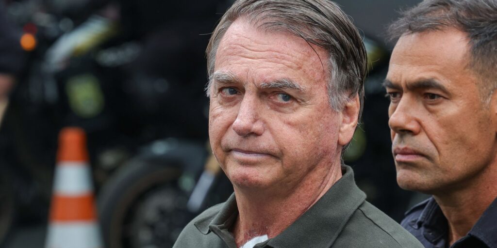 Após retirada de lesões da pele, Bolsonaro volta à prisão domiciliar apos-retirada-de-lesoes-da-pele,-bolsonaro-volta-a-prisao-domiciliar