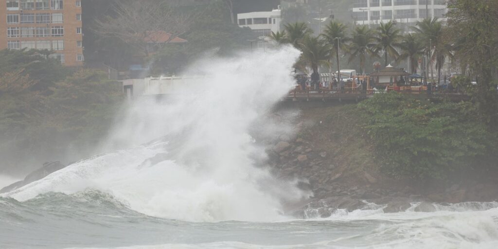 rio-tem-alerta-de-ressaca-e-ciclovia-tim-maia-e-fechada-ate-terca