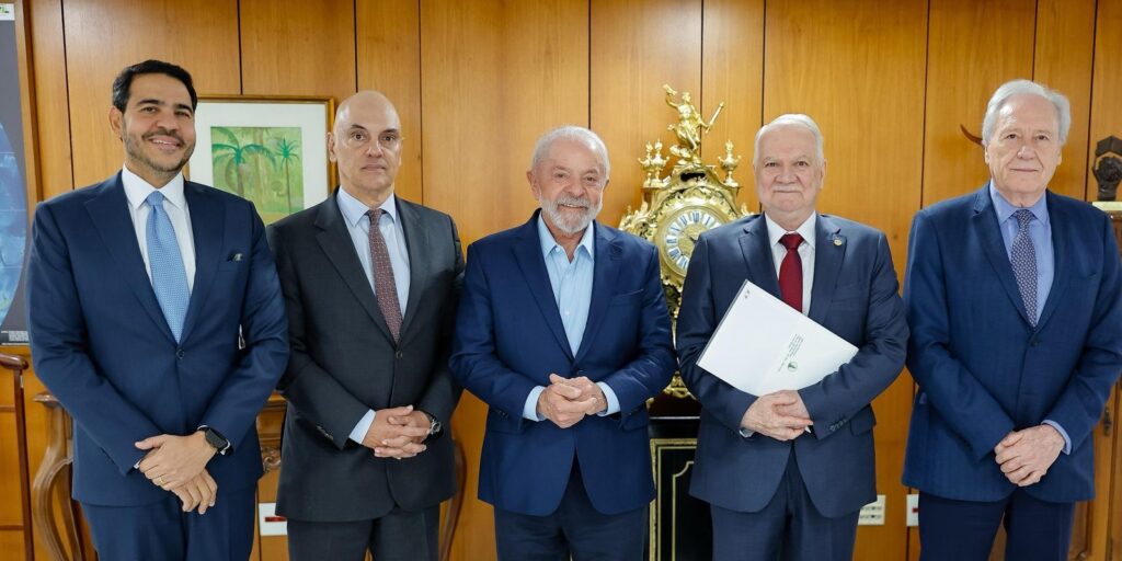 Fachin e Moraes convidam Lula para posse no STF fachin-e-moraes-convidam-lula-para-posse-no-stf