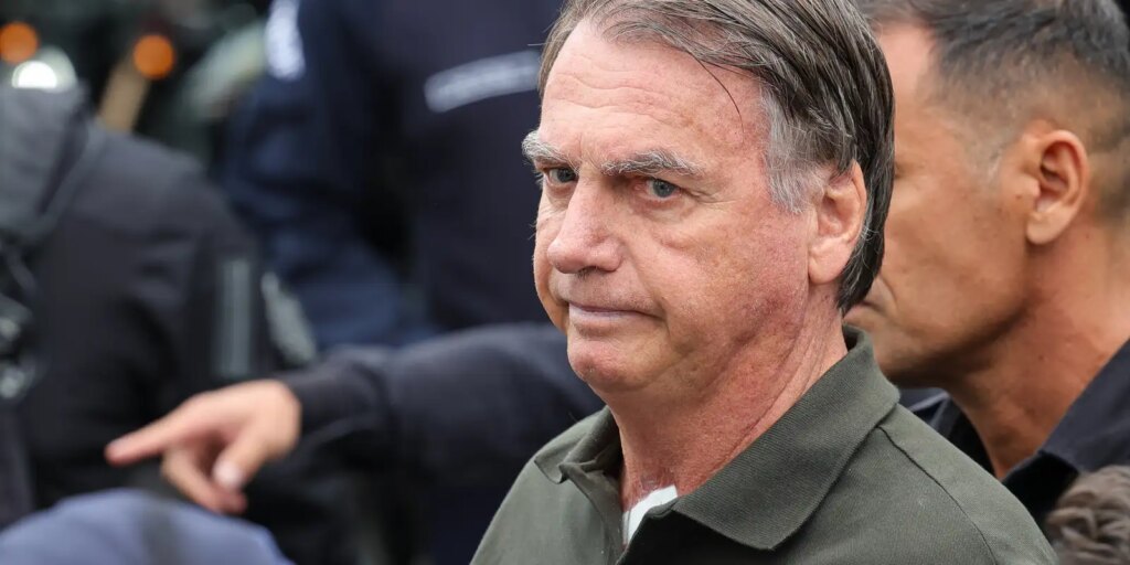 Bolsonaro teve pré-síncope, vômitos e queda de pressão, diz defesa bolsonaro-teve-pre-sincope,-vomitos-e-queda-de-pressao,-diz-defesa