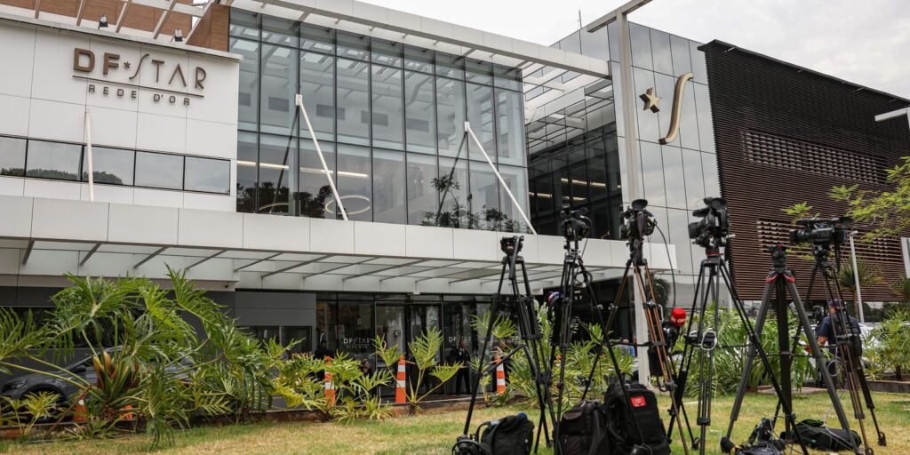 Bolsonaro passa mal e é levado para hospital em Brasília bolsonaro-passa-mal-e-e-levado-para-hospital-em-brasilia