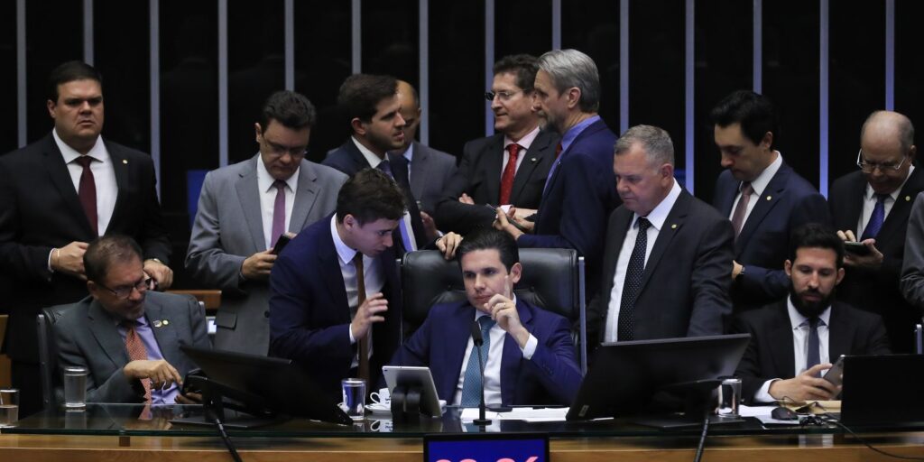Câmara aprova PEC da Blindagem que restringe atuação da Justiça camara-aprova-pec-da-blindagem-que-restringe-atuacao-da-justica