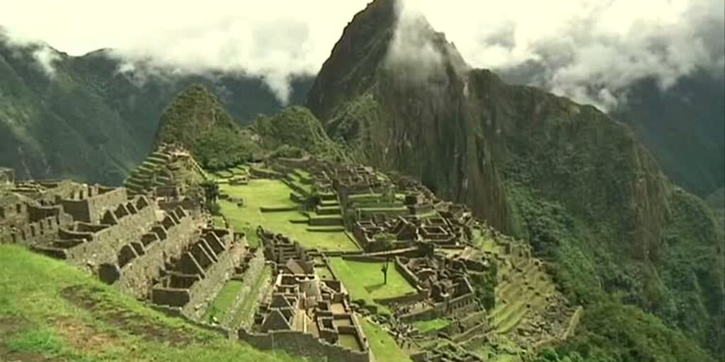 peru-resgata-1,4-mil-turistas-que-ficaram-presos-perto-de-machu-picchu