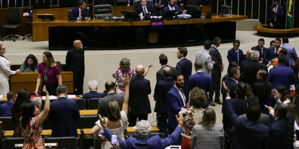 Motta anuncia votação de urgência para projeto de anistia a golpistas motta-anuncia-votacao-de-urgencia-para-projeto-de-anistia-a-golpistas