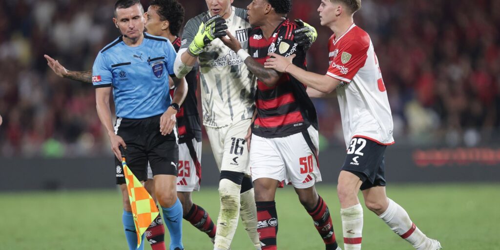 Conmebol anula 2º amarelo e libera Plata para defender o Flamengo conmebol-anula-2o-amarelo-e-libera-plata-para-defender-o-flamengo