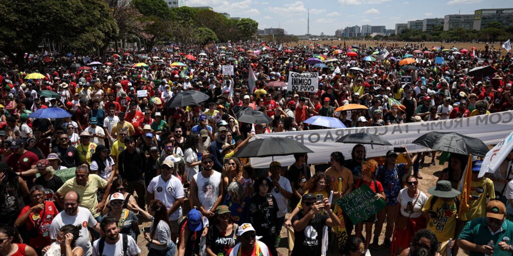 milhares-de-pessoas-protestam-em-todo-o-pais-contra-a-pec-da-blindagem