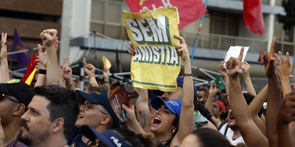 manifestacao-contra-pec-da-blindagem-leva-30-mil-as-ruas-de-fortaleza