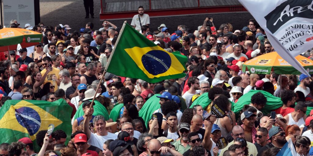 Artistas comandaram atos contra a PEC da Blindagem em Salvador artistas-comandaram-atos-contra-a-pec-da-blindagem-em-salvador