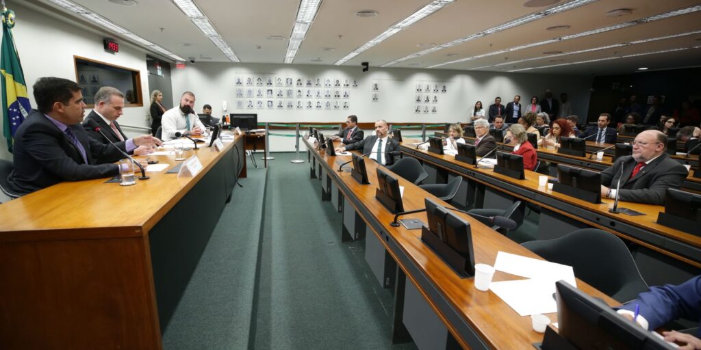 Conselho de Ética da Câmara instaura processo contra Eduardo Bolsonaro conselho-de-etica-da-camara-instaura-processo-contra-eduardo-bolsonaro