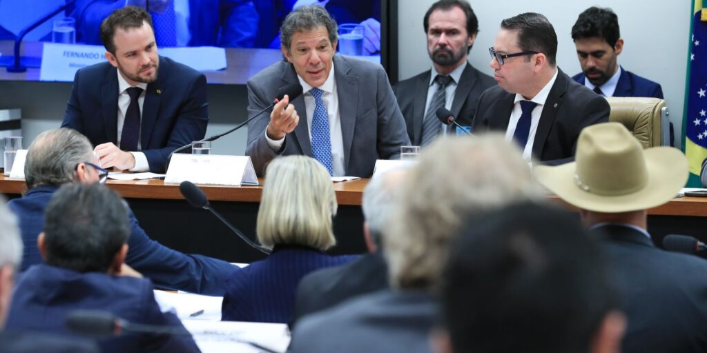 Haddad diz que Receita alcançará os “verdadeiros ladrões da nação” haddad-diz-que-receita-alcancara-os-“verdadeiros-ladroes-da-nacao”