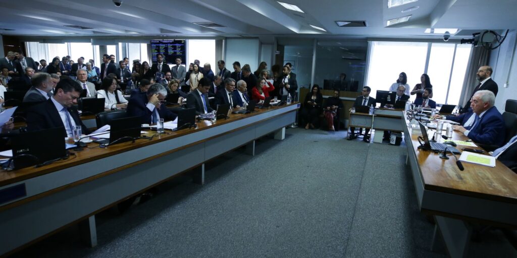 Após protestos pelo país, PEC da Blindagem é barrada na CCJ do Senado apos-protestos-pelo-pais,-pec-da-blindagem-e-barrada-na-ccj-do-senado