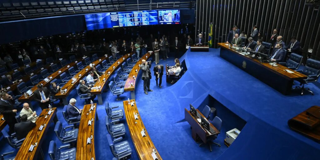 Relator recomenda rejeição total da PEC da Blindagem no Senado relator-recomenda-rejeicao-total-da-pec-da-blindagem-no-senado