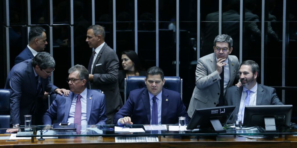 senado-aprova-projeto-que-isenta-ir-de-quem-recebe-ate-r$5 mil por-mes