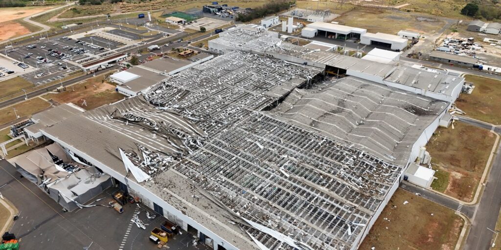 Toyota suspende produção no país após chuva destruir fábrica em SP toyota-suspende-producao-no-pais-apos-chuva-destruir-fabrica-em-sp