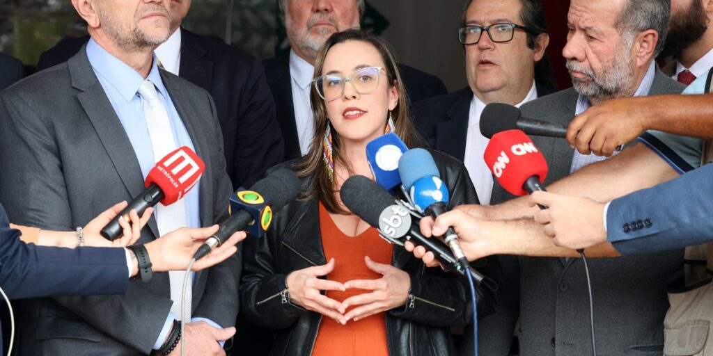 Presidenta do PSOL tem visto cancelado pelos Estados Unidos presidenta-do-psol-tem-visto-cancelado-pelos-estados-unidos