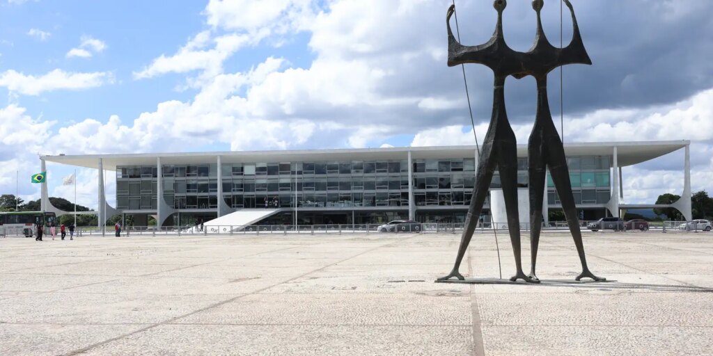 Praça dos Três Poderes terá segurança reforçada para 7 de setembro praca-dos-tres-poderes-tera-seguranca-reforcada-para-7-de-setembro