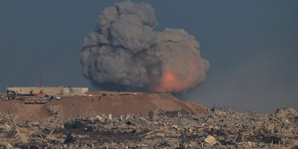 Forças israelenses bombardeiam subúrbios da Cidade de Gaza forcas-israelenses-bombardeiam-suburbios-da-cidade-de-gaza