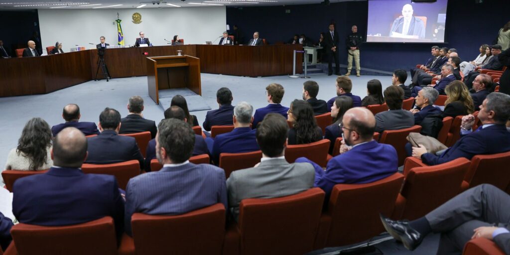 STF retoma julgamento de Bolsonaro após pausa; defesas serão ouvidas stf-retoma-julgamento-de-bolsonaro-apos-pausa;-defesas-serao-ouvidas