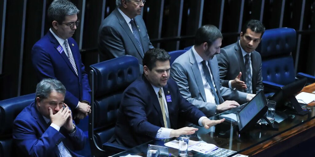 Senado aprova projeto que encurta inelegibilidade pela Ficha Limpa senado-aprova-projeto-que-encurta-inelegibilidade-pela-ficha-limpa