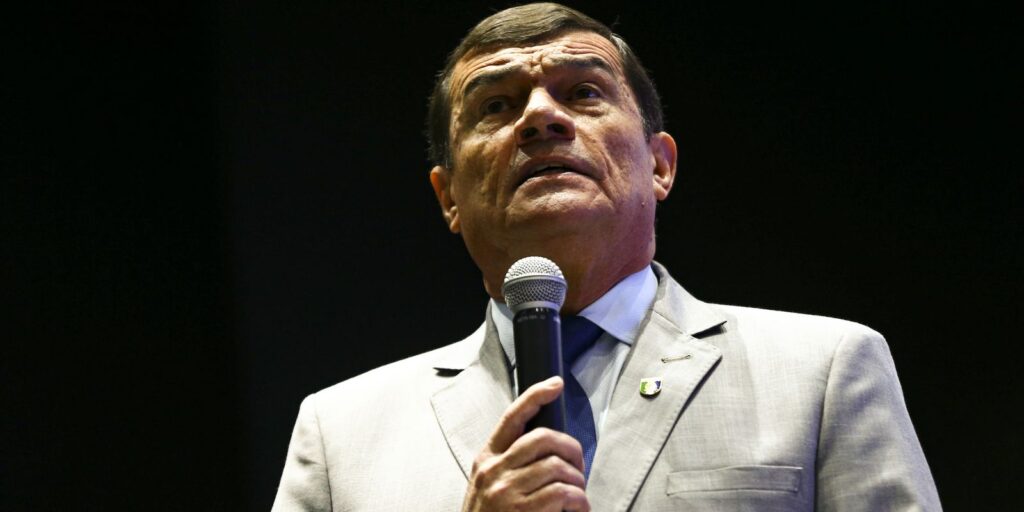 Defesa diz que ex-ministro atuou para demover Bolsonaro de golpe defesa-diz-que-ex-ministro-atuou-para-demover-bolsonaro-de-golpe