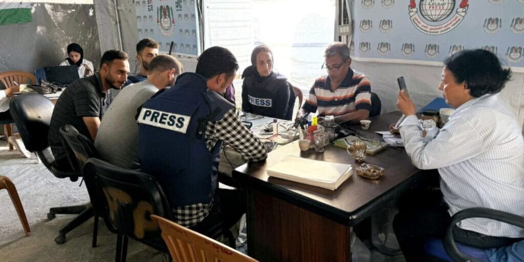 tenda-de-jornalistas-palestinos-e-bombardeada-apos-reuniao-com-fenaj