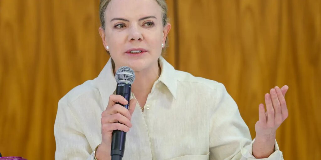 Gleisi diz que o povo não quer congresso que privilegie os mais ricos gleisi-diz-que-o-povo-nao-quer-congresso-que-privilegie-os-mais-ricos