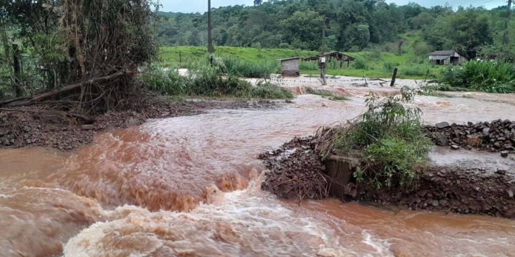 Fortes tempestades e rajadas de vento de 100 km/h podem atingir o RS fortes tempestades-e-rajadas-de-vento-de-100-km/h-podem-atingir-o-rs