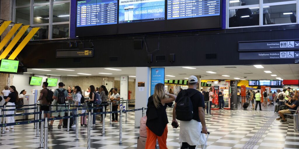 Brasileiros estão viajando mais de avião do que de ônibus, aponta PNAD brasileiros-estao-viajando-mais-de-aviao-do-que-de-onibus,-aponta-pnad