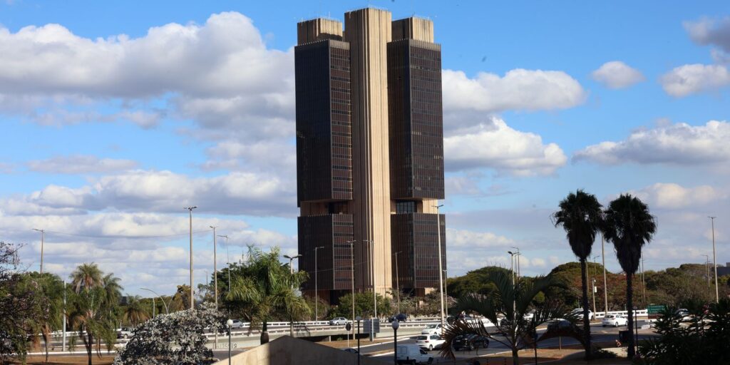 para-economistas,-desvalorizacao-do-dolar-diminui-pressao-sobre-precos