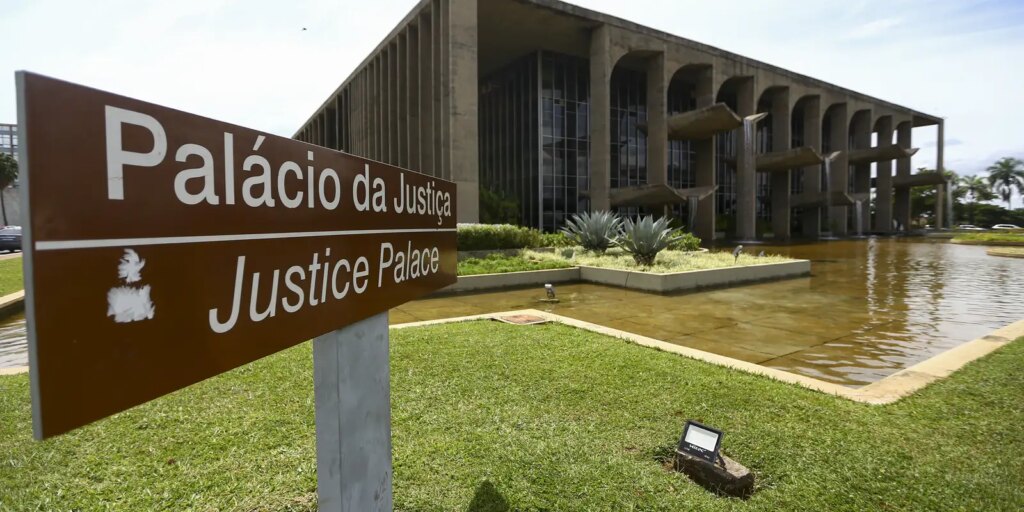 Ministério diz ao STF que já tomou medidas para intimar Figueiredo ministerio-diz-ao-stf-que-ja-tomou-medidas-para-intimar-figueiredo