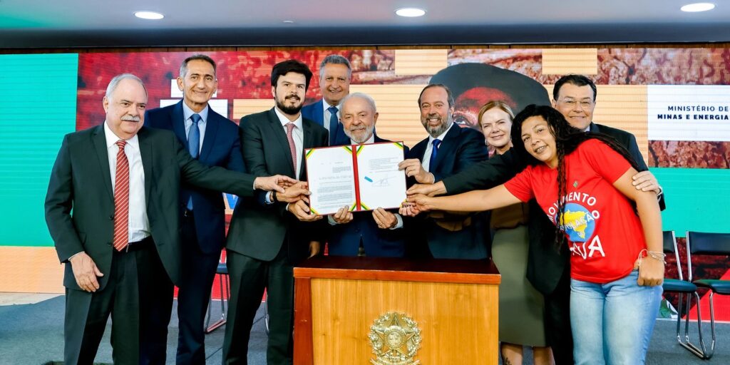 Lula sanciona gratuidade em conta de luz para famílias de baixa renda lula-sanciona-gratuidade-em-conta-de-luz-para-familias-de-baixa-renda
