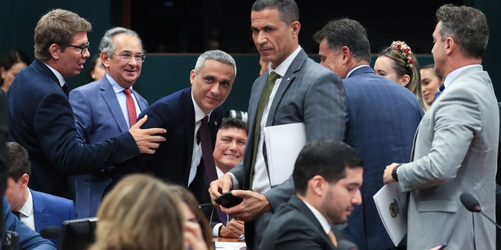 CCJ da Câmara suspende ação penal no STF contra deputado Gayer ccj-da-camara-suspende-acao-penal-no-stf-contra-deputado-gayer