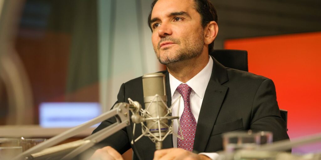 dois-ministros-sao-afastados-de-partidos-por-continuarem-no-governo