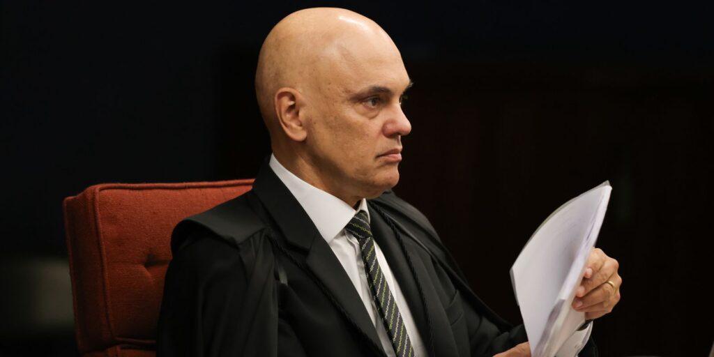 Moraes destitui advogados de dois réus do Núcleo 2 da trama golpista moraes-destitui-advogados-de-dois-reus-do-nucleo-2-da-trama-golpista
